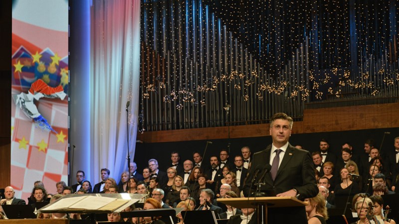 Predsjednik Vlade Plenković: Imamo odgovornosti i snage za naš najvažniji cilj - konsenzus o razvoju hrvatske budućnosti